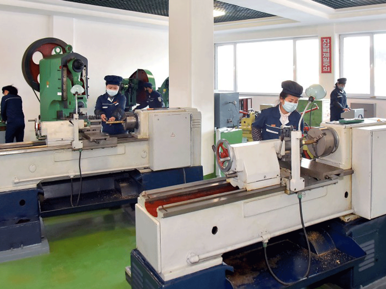 Пхеньянский завод по производству национальных инструментов