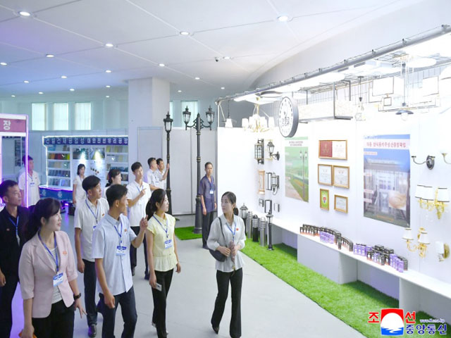 “全国家具及装饰建材部门科技成果展－２０２６”开幕